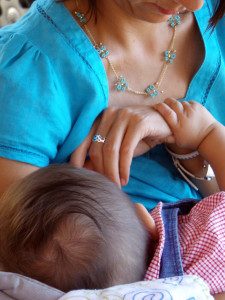 Read more about the article 7 Benefits of Extended Breastfeeding For a Baby With Food Allergies