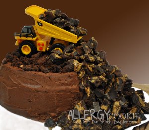 Read more about the article Allergy Free Dump Truck Birthday Cake