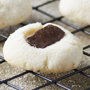 Read more about the article Easy Chocolate Bar Kiss Cookies